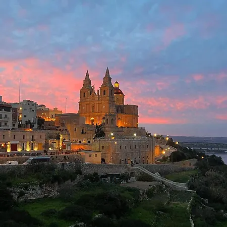 Stunning Flwith Terrace Views Sleeps 4 * Mellieħa