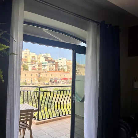 Stunning Flwith Terrace Views Sleeps 4 公寓 *